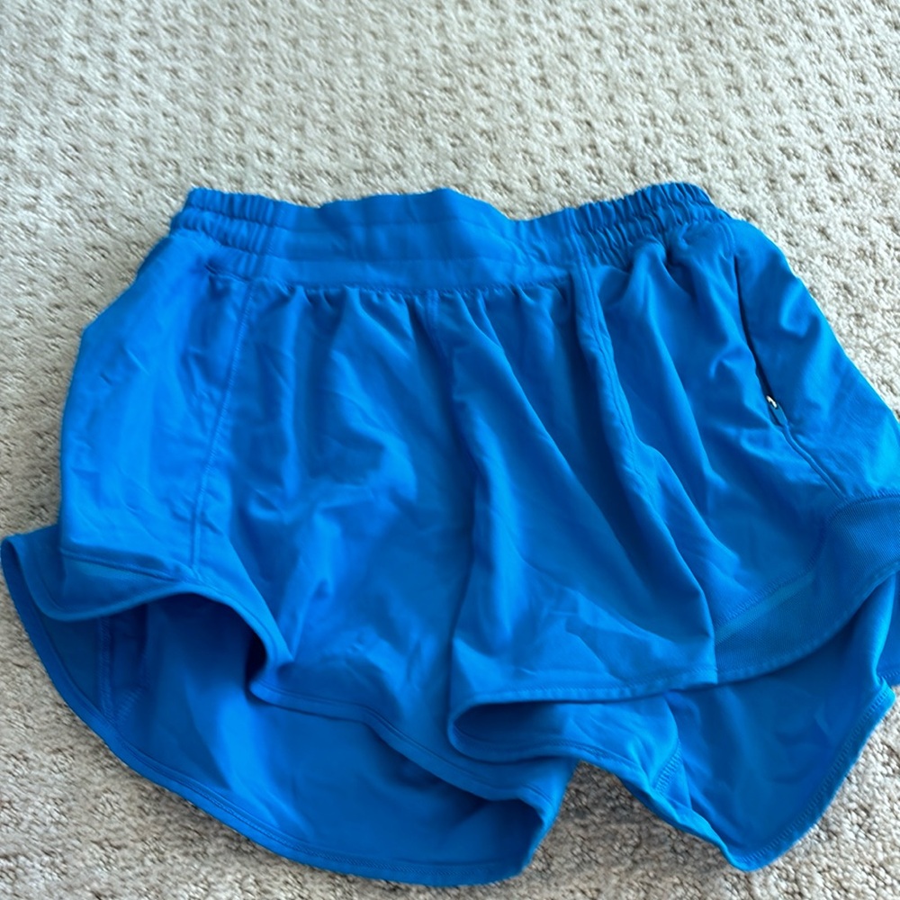 poolside lululemon hotty hot shorts